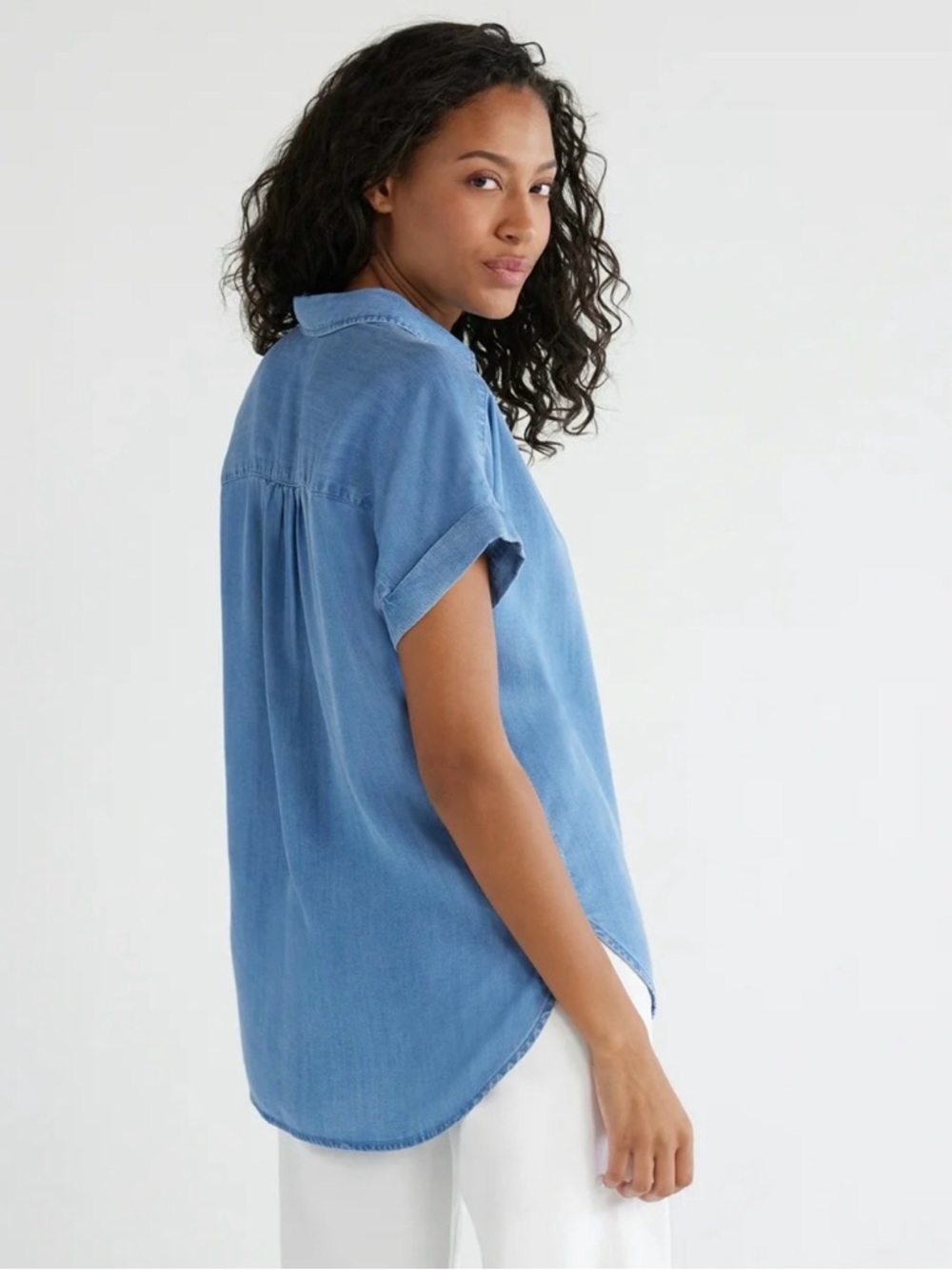 Time&Tru Light Blue Short Sleeve Chambray Shirt Top size large - Picture 2 of 5